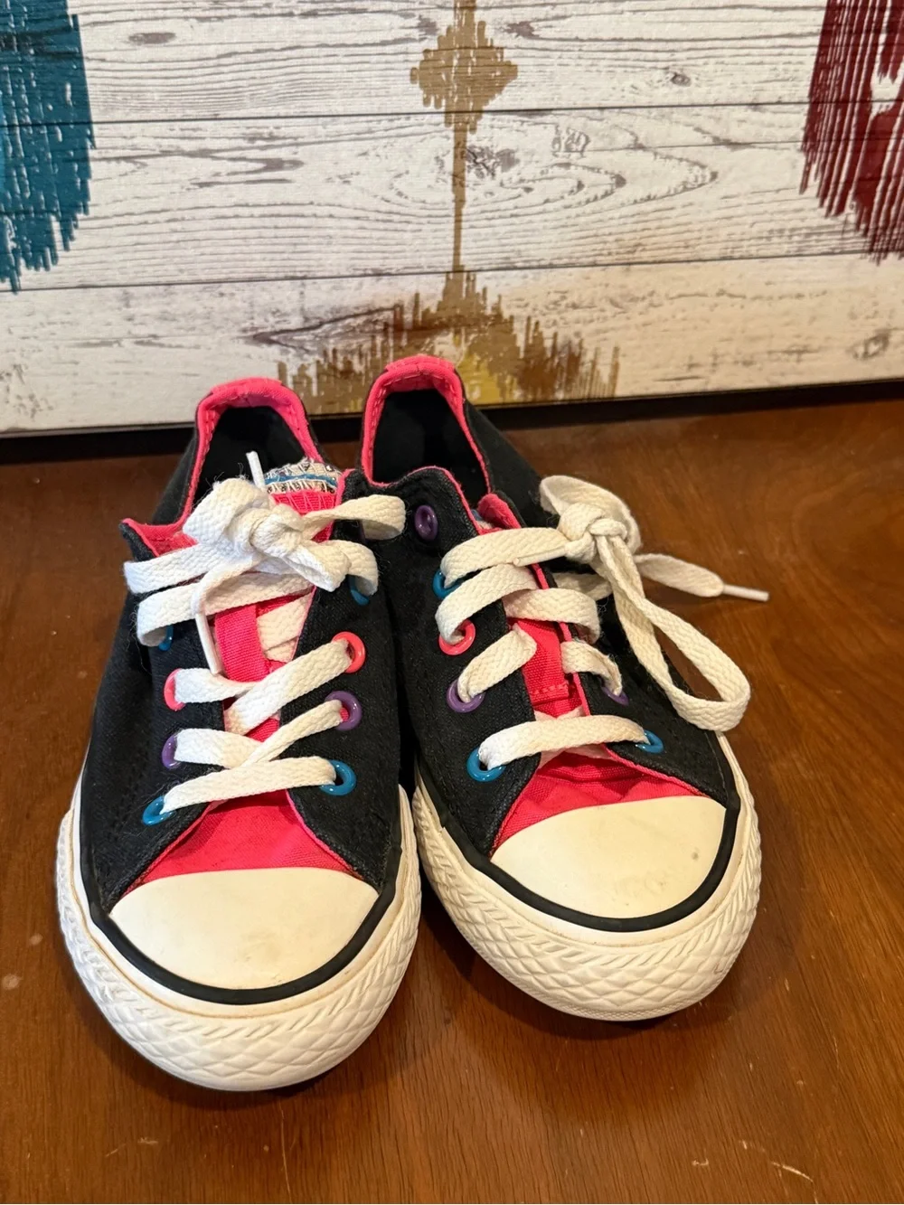 Classic Kids Low-Top Sneakers in Navy and Pink